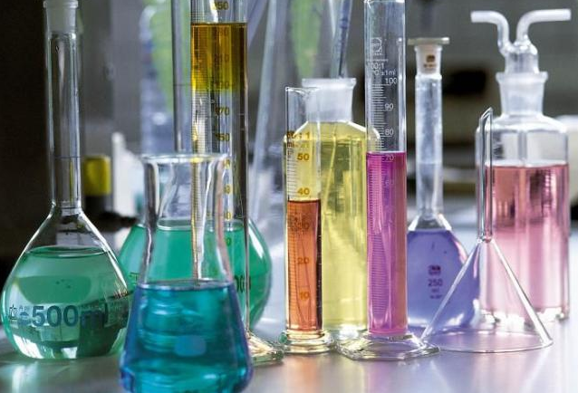 水质检测实验室的试剂分类存放示例图